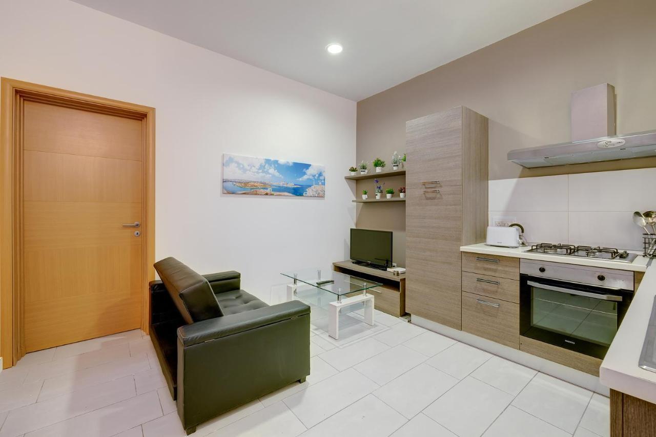Modern 1Br Maisonette Steps From The Promenade Sliema Esterno foto