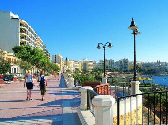 Modern 1Br Maisonette Steps From The Promenade Sliema Esterno foto