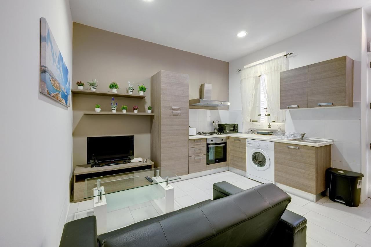 Modern 1Br Maisonette Steps From The Promenade Sliema Esterno foto