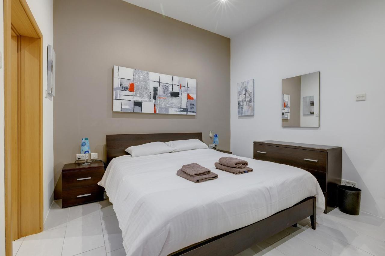 Modern 1Br Maisonette Steps From The Promenade Sliema Esterno foto