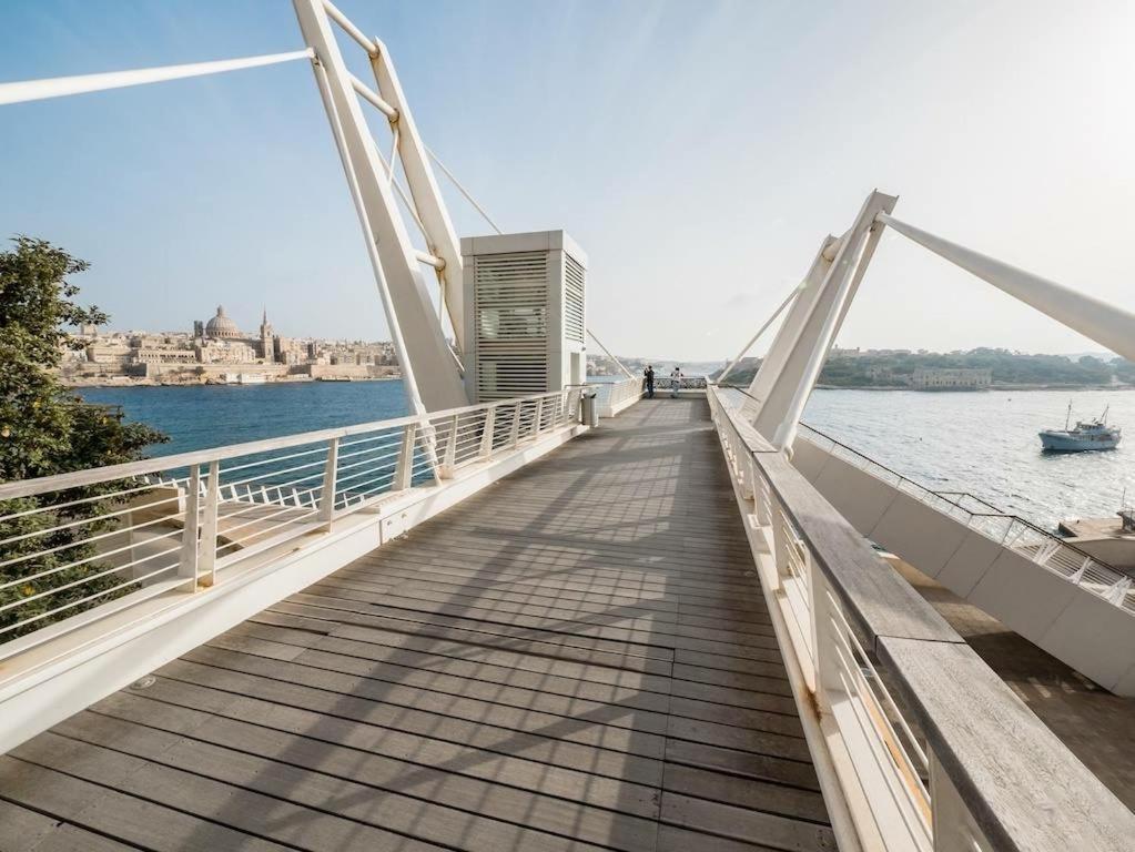 Modern 1Br Maisonette Steps From The Promenade Sliema Esterno foto