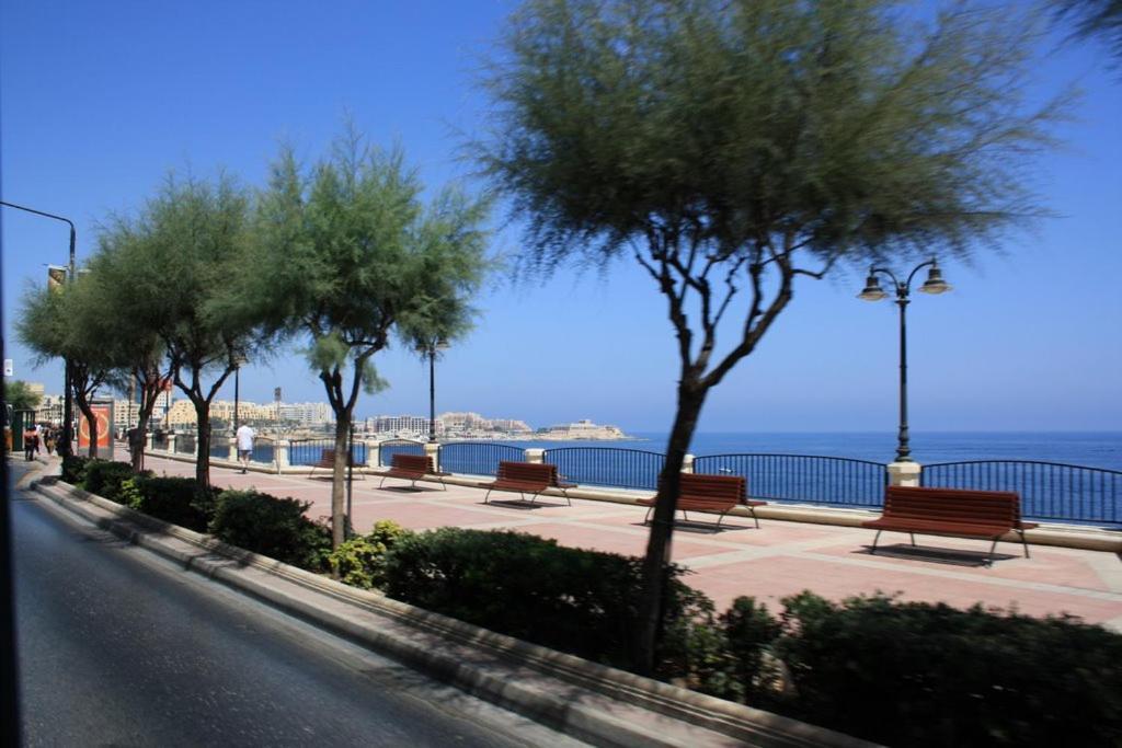 Modern 1Br Maisonette Steps From The Promenade Sliema Esterno foto